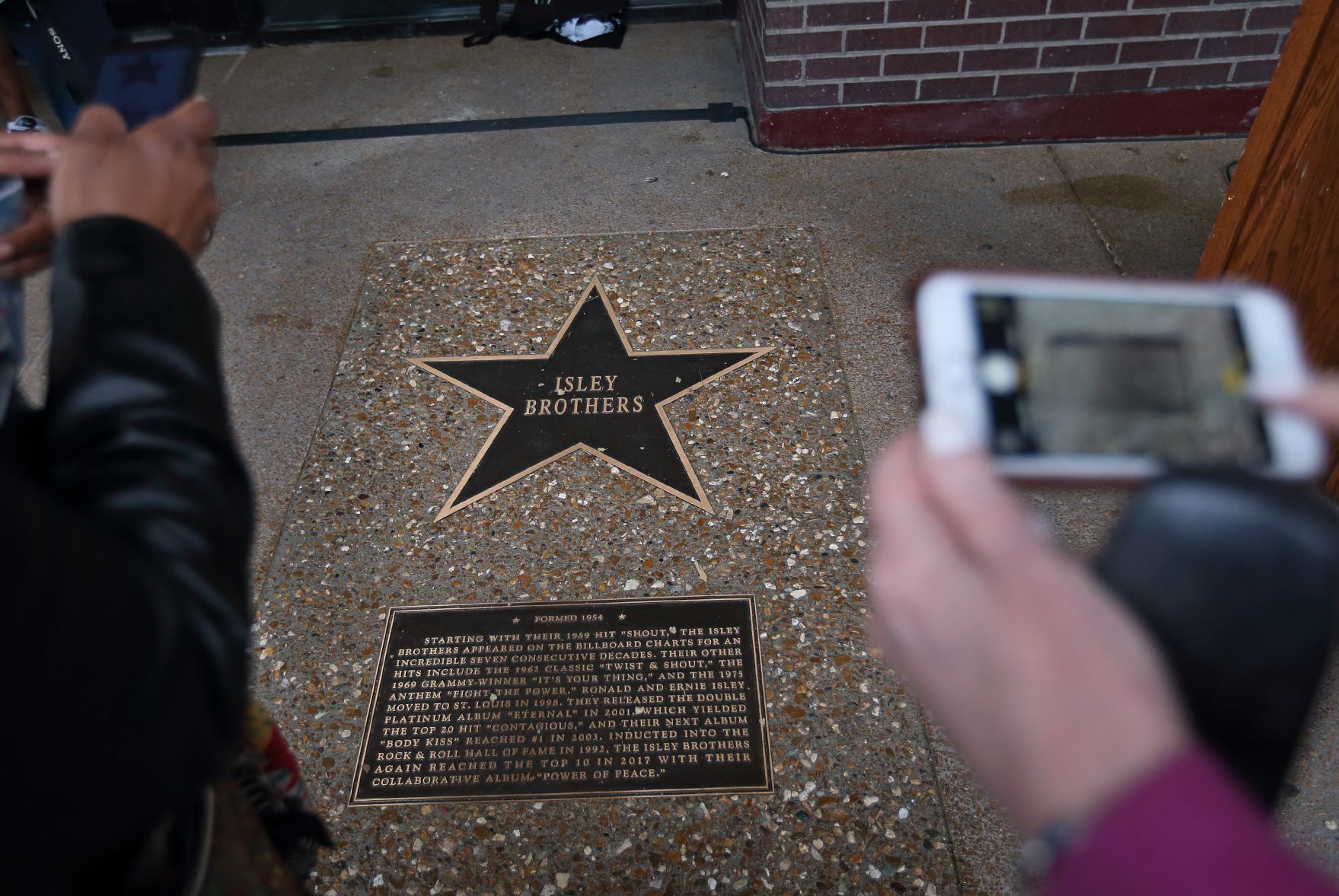 Isley Brothers get star on St. Louis Walk of Fame in the Loop